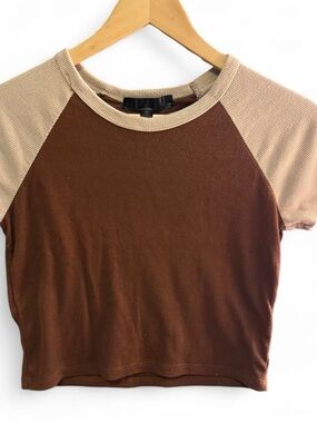 Ribbed Crop Raglan Tee in Brown and Beige